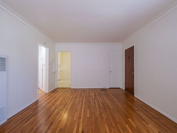 4th image of 756 S Plymouth Blvd #6