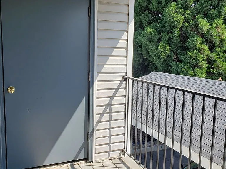 1113 N Western Ave — Photo 14