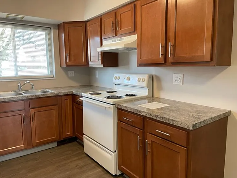 Apartment off 28th and Clyde Park Available — Photo 94