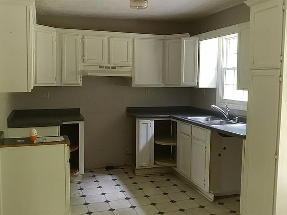 3rd image of 130 Bonnie Ln