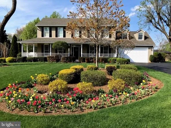 811 W Country Club Dr, Purcellville, VA 20132