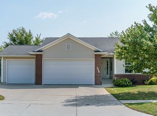 6312 Palmetto Cir SW, Cedar Rapids, IA 52404