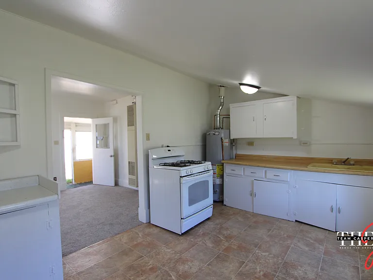 1013 E B St #1 — Photo 5