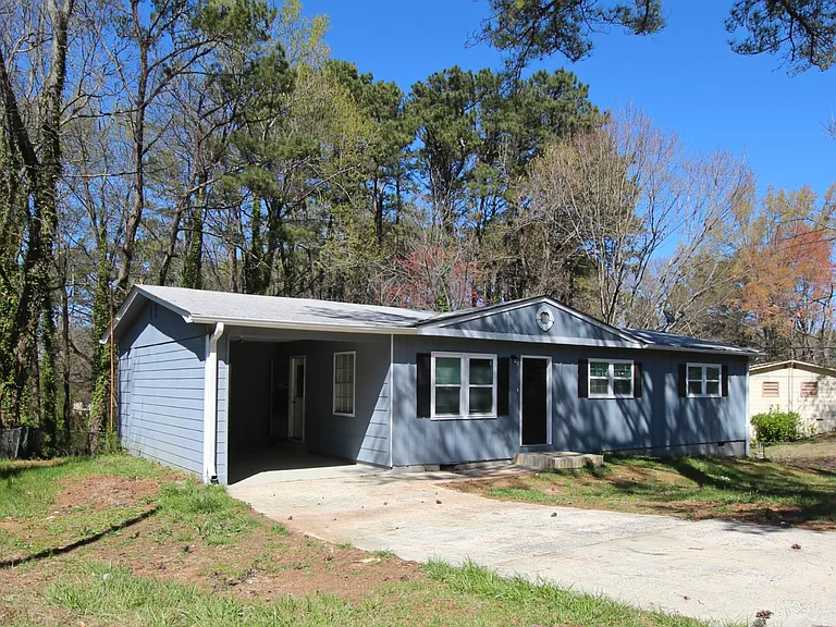 815 Gettysburg Trl NE — Photo 1