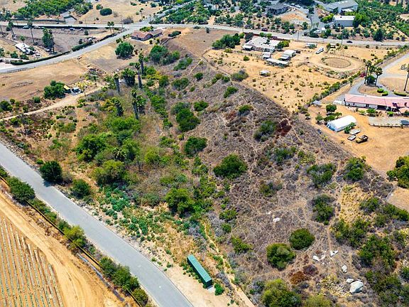 3rd image of 456 Grove View Rd