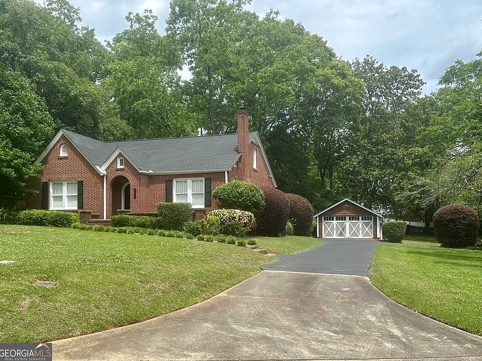 1st image of 704 Woodland Dr