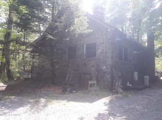 105 Deep Hollow Ln, Dingmans Ferry, PA 18328