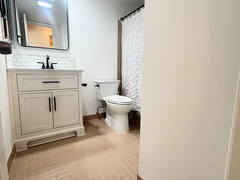 1301 N Courthouse Rd #805 — Photo 10