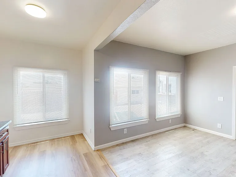 2805 E 16th Street — Photo 16
