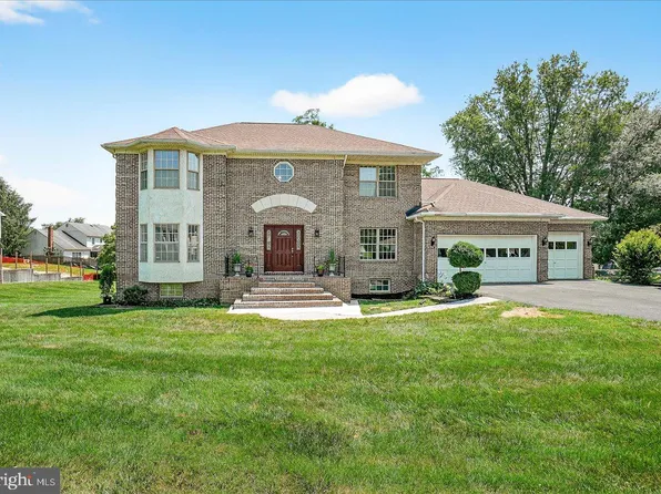 10199 Maxine St, Ellicott City, MD 21042