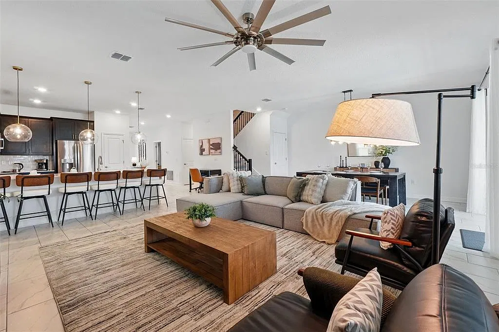 7 bed, 5.0 bath, $3,600 — Photo 2