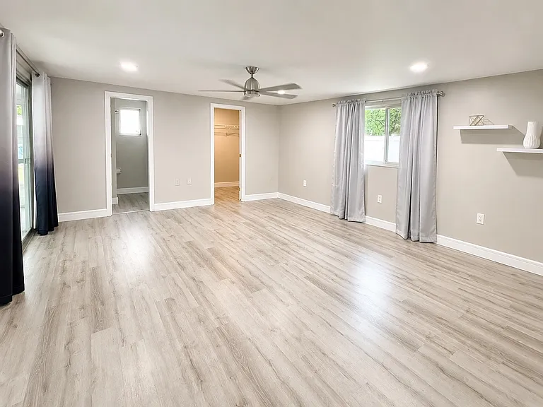 5651 Kelly Dr N — Photo 13