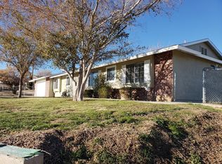 17986 Sycamore St, Hesperia, CA 92345