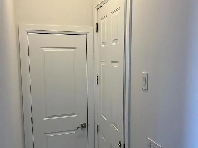 563 New England Ct W — Photo 23