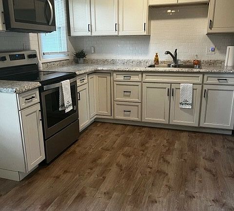 4th image of 2989 Daisy Ct