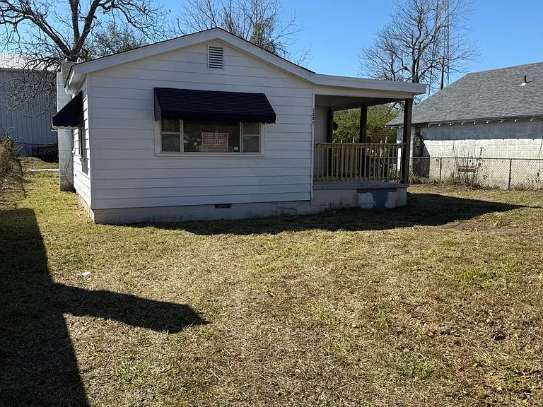 1307 Fisher St — Photo 1