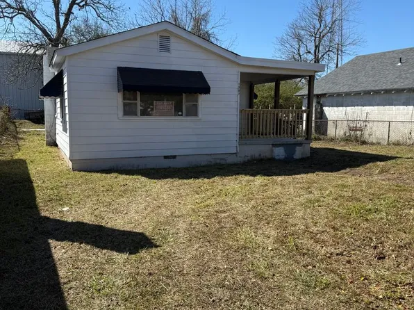 1307 Fisher St, Morehead City, NC 28557