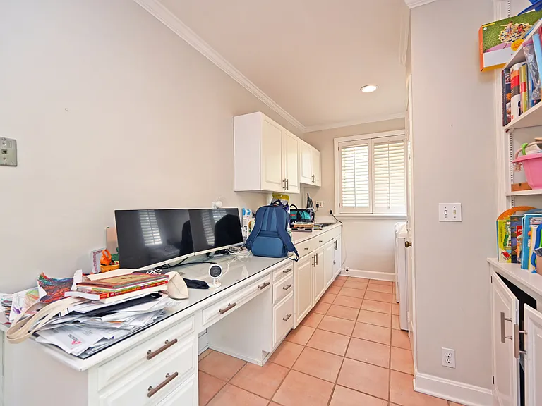 6900 Drake Rd — Photo 32