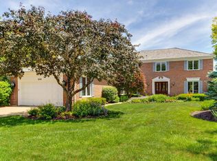1516 Old Barn Cir, Libertyville, IL 60048