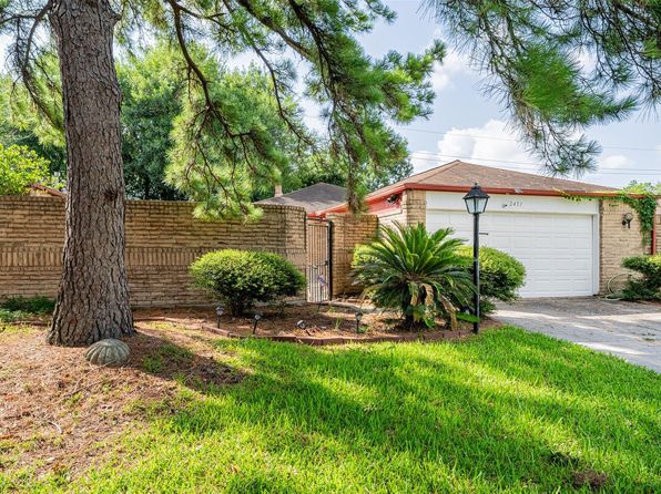 2431 Blackridge Rd, Houston, TX 77067