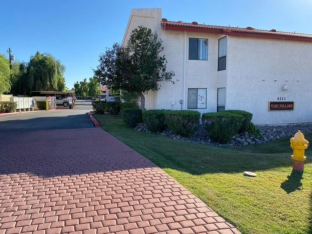 2 bed, 900 sqft, $1,399 — Photo 1