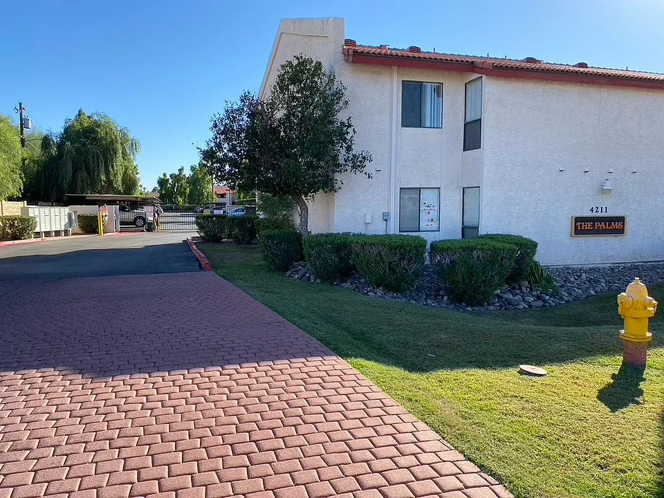 4211 E Palm Ln #106