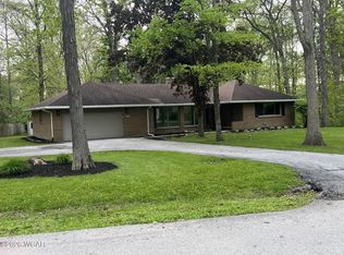 1360 Forest Dr, Lima, OH 45805