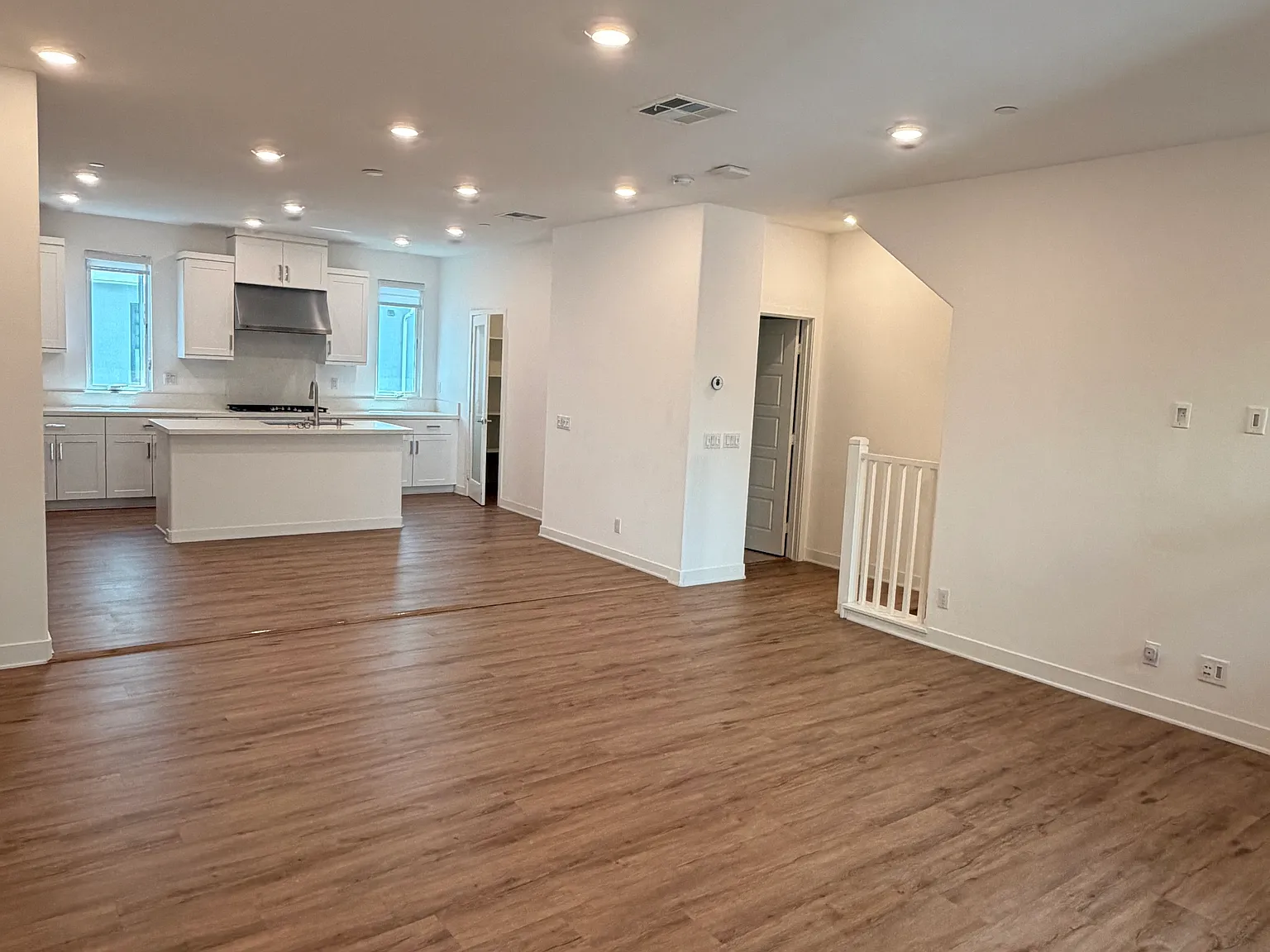 281 Lodestar — Photo 4