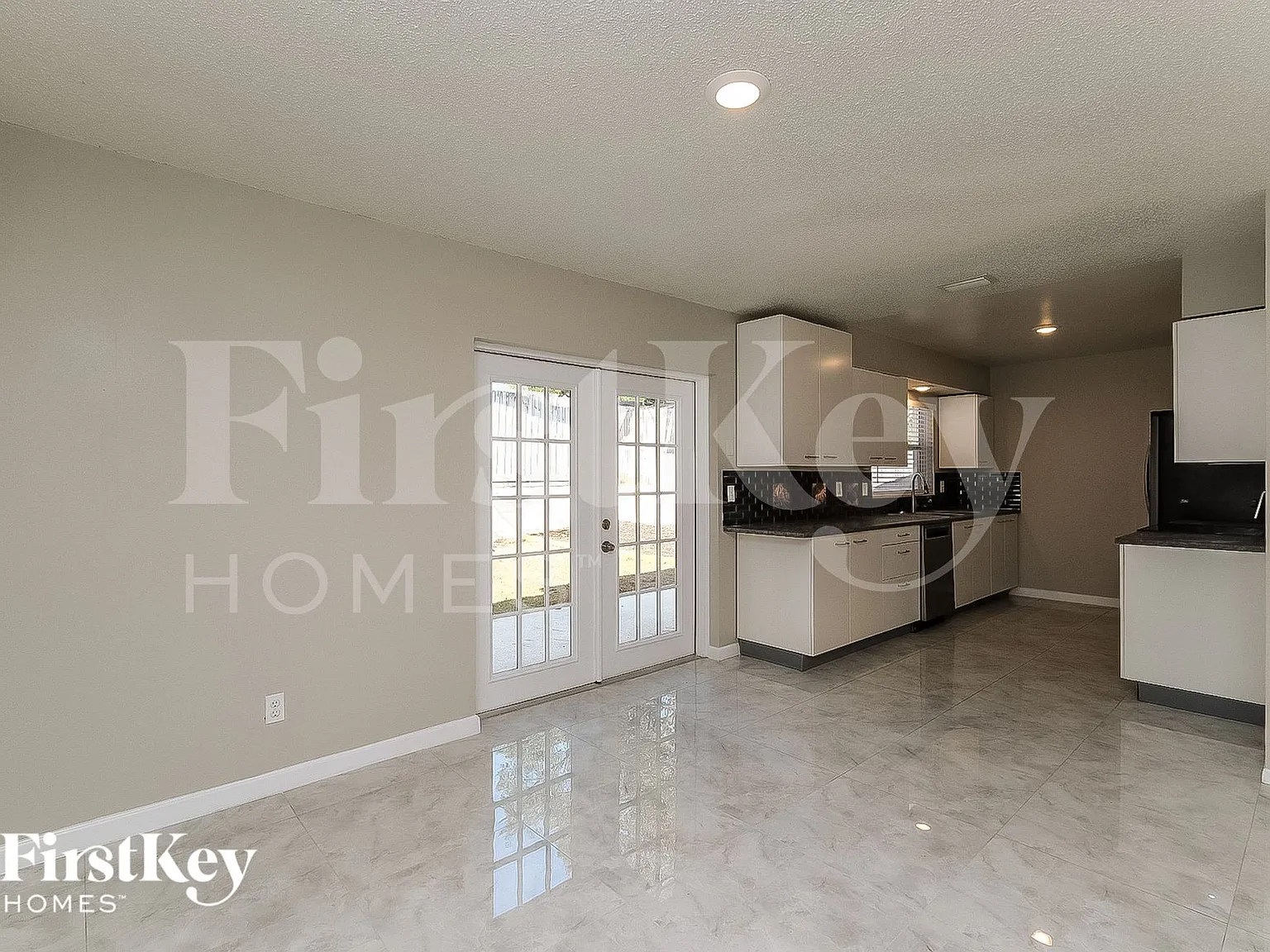 3 bed, 2.0 bath, 1299 sqft, $2,150 — Photo 4