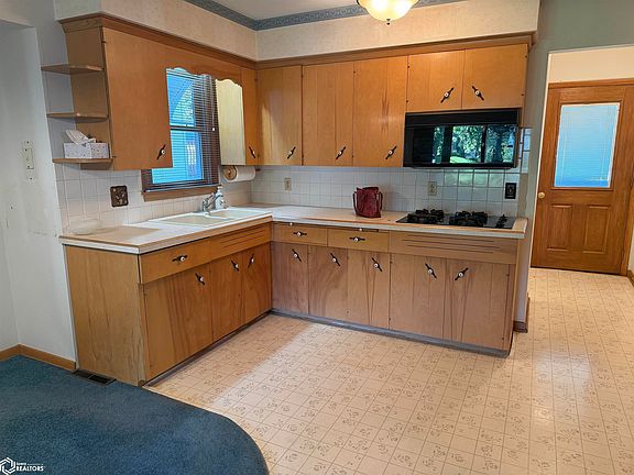 3rd image of 403 Spruce St
