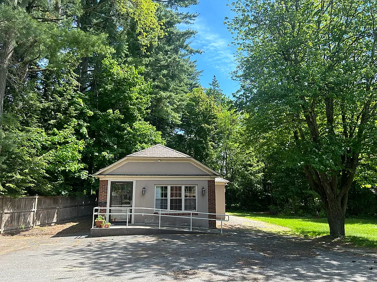 611 Glen St #B — Photo 10