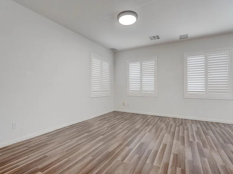 985 Noah Valley St — Photo 17
