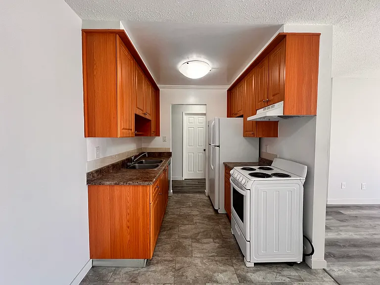 1040 Howie Ave #210 — Photo 8
