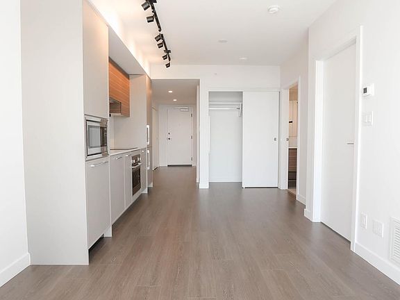 3rd image of 13725 King George Blvd #3301