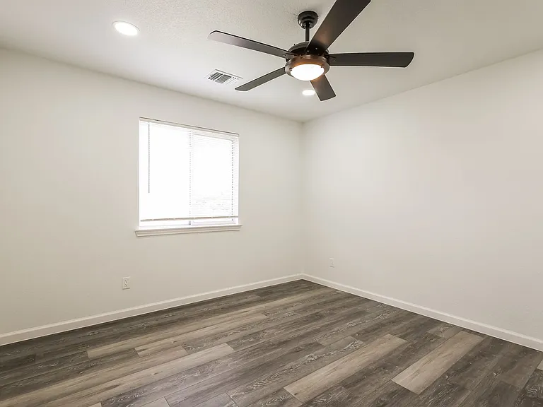 4604 Summit Hill Dr — Photo 12