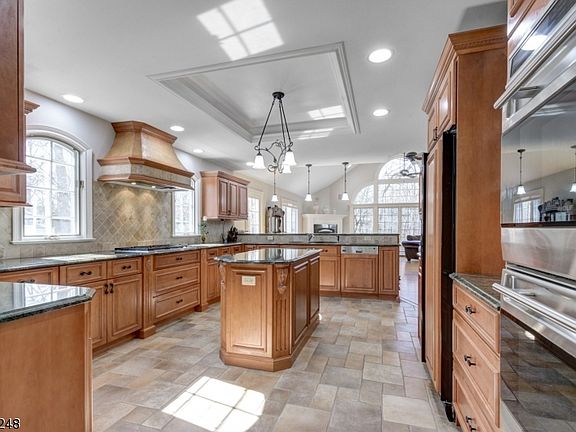 4th image of 237 Canterbury Dr