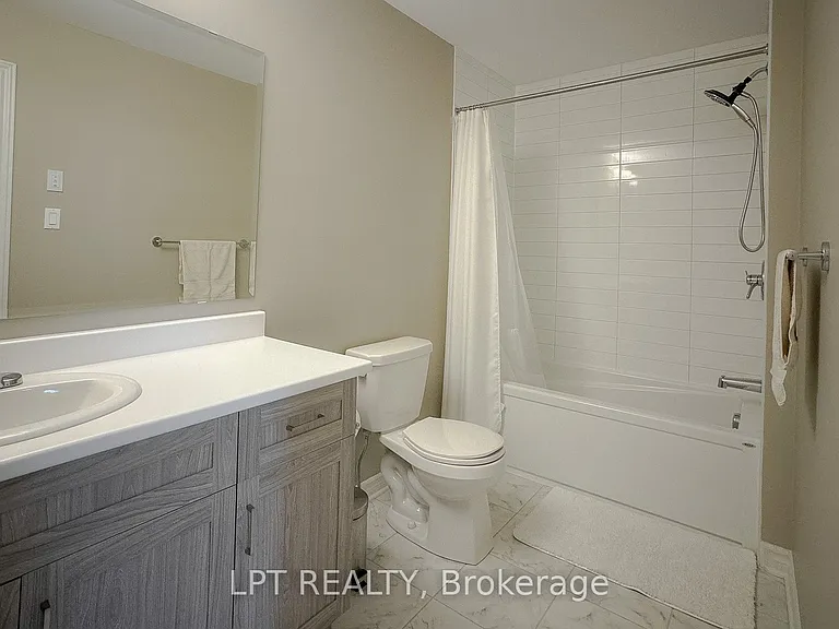 552 Labrador Cres — Photo 17