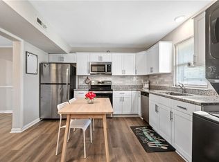 814 Lake Edward Dr, Virginia Beach, VA 23462