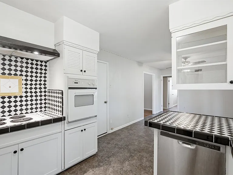 1403 Provincetown Ln — Photo 16