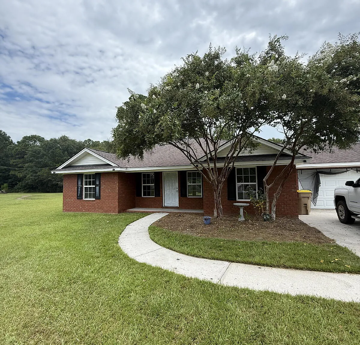 3 bed, 2.0 bath, 1181 sqft, $1,900 — Photo 1