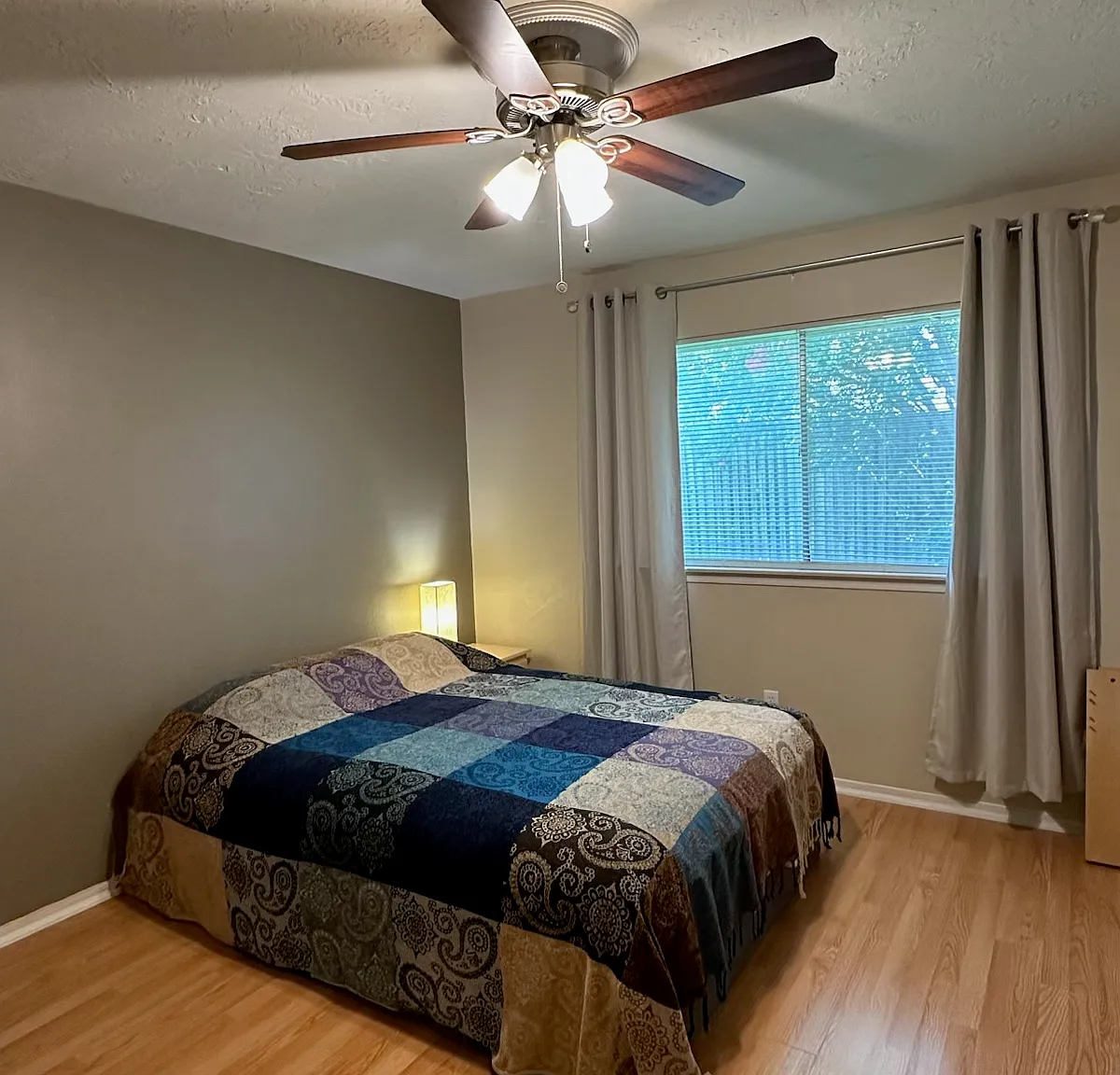 4 bed, 1450 sqft, $1,000 — Photo 1