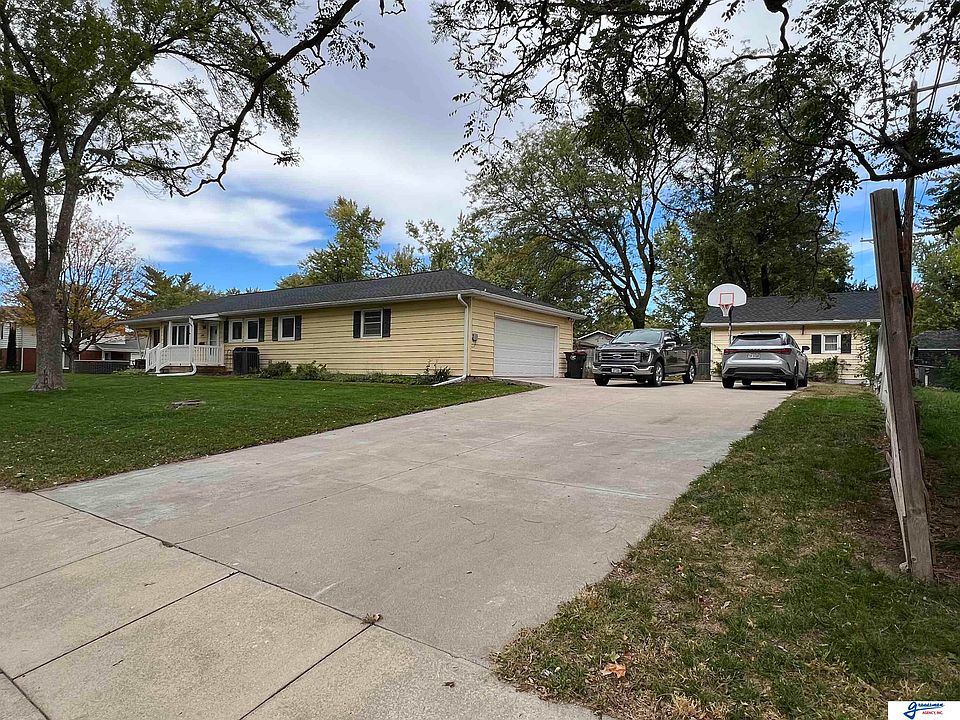 1200 Carlyle St Beatrice NE 68310 Zillow