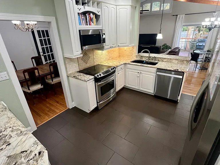 2408 Cambridge Ave — Photo 10