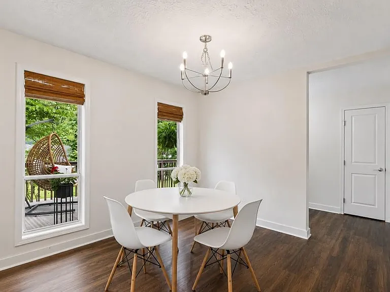 2506 Kingsley Dr NE — Photo 3