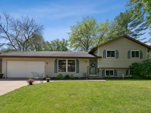 2533 Hawthorne Ln, Stillwater, MN 55082