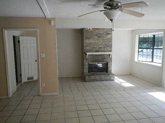 2nd image of 406 Brookbriar Dr
