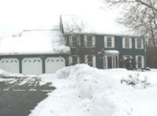 10 Oneida Ln, Hawthorn Woods, IL 60047