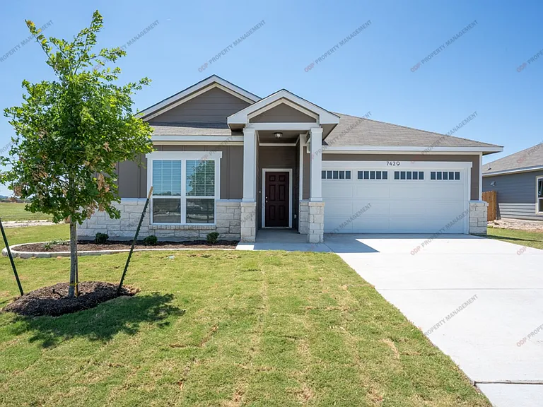 7429 Hudson Grove Dr — Photo 1