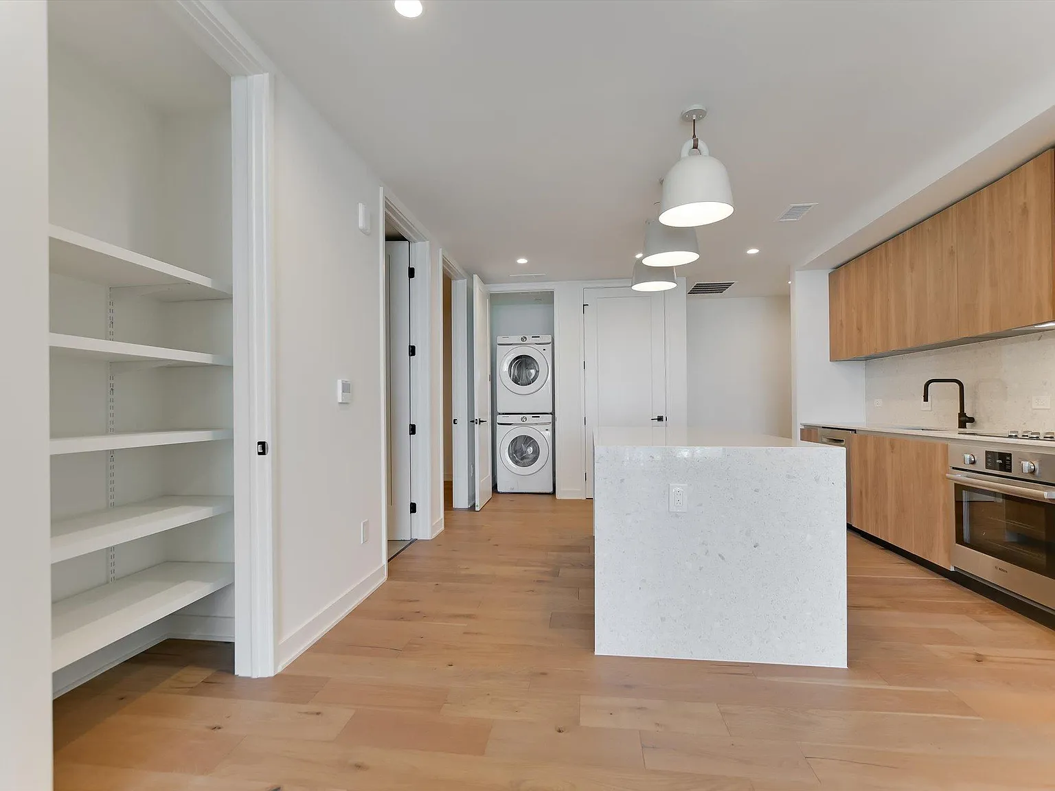 2 bed, 2.0 bath, 1073 sqft, $3,400 — Photo 4