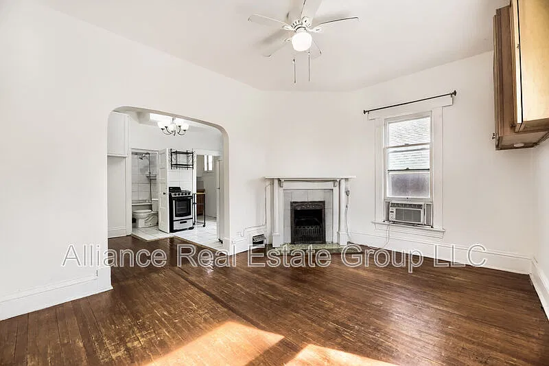 1 bed, 1.0 bath, 566 sqft, $1,195 — Photo 2